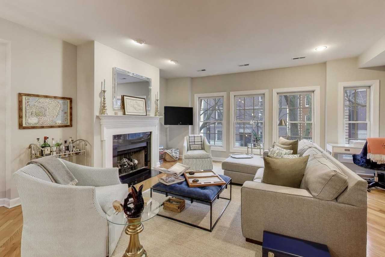 1529 N Mohawk St Apt 2s #2S - Photo 2 of 24