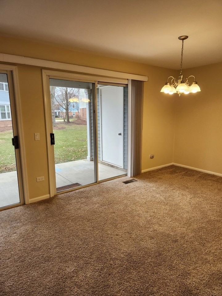 1403 Plum Ct Apt B #B - Photo 3 of 12