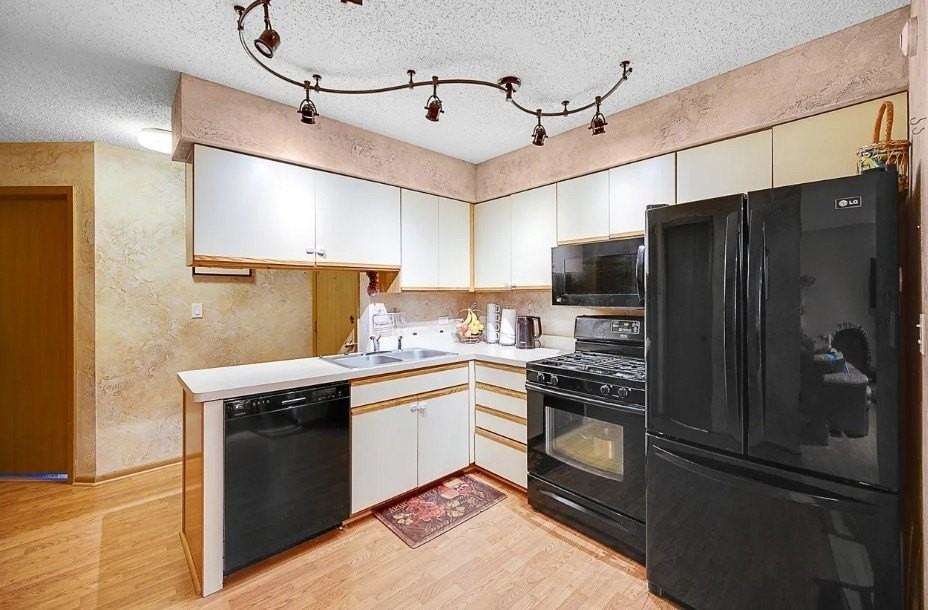 4 Echo Ct Apt 9 #9 - Photo 7 of 16