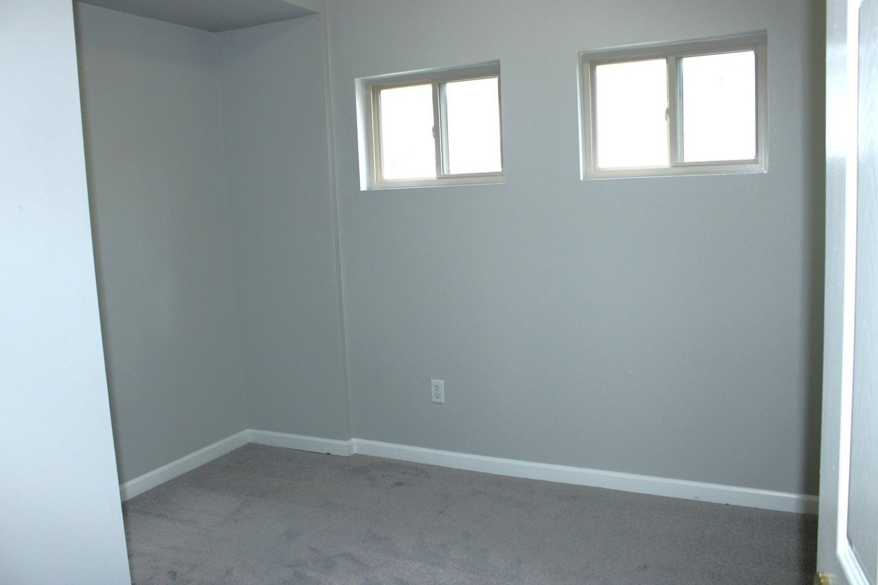 135 E Chestnut St - Photo 6 of 9