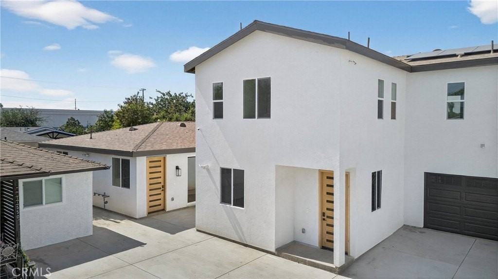 11544 Burke St #B - Photo 2 of 47