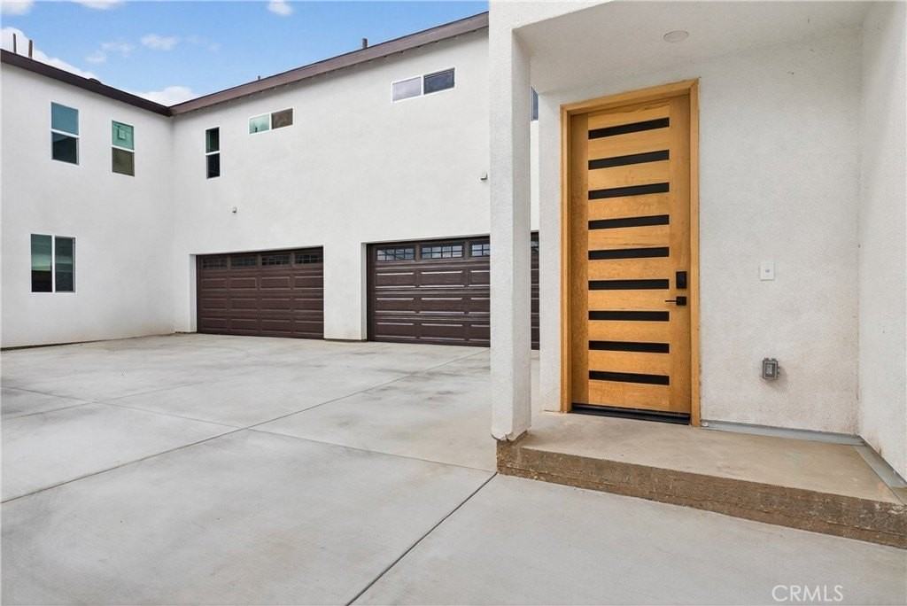 11544 Burke St #B - Photo 3 of 47