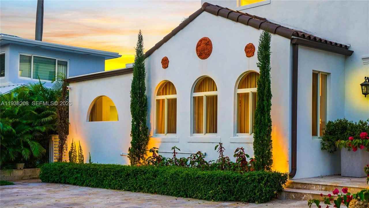 1201 Ne 85th St #SFH - Photo 5 of 8