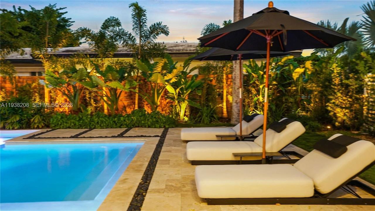 1201 Ne 85th St #SFH - Photo 7 of 8