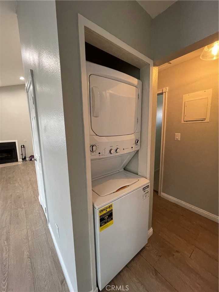 208 W Olive Ave #B - Photo 6 of 10