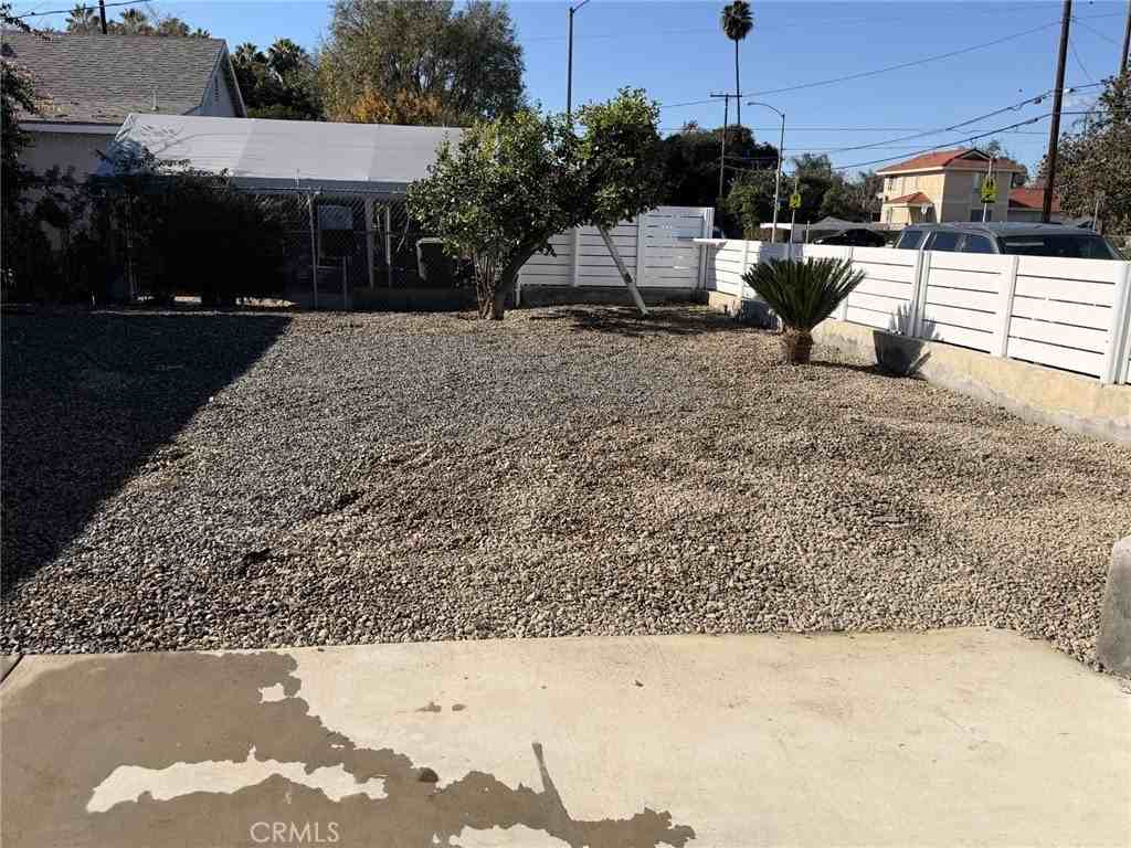 248 W Grand Ave - Photo 6 of 8