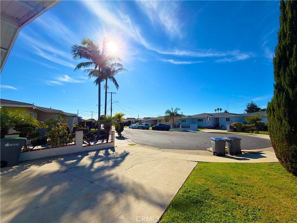 22706 Rashdall Ave - Photo 4 of 32