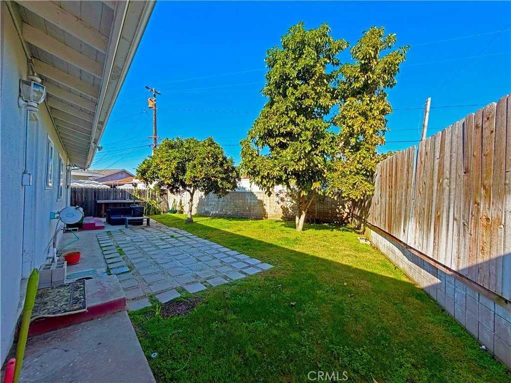 22706 Rashdall Ave - Photo 5 of 32