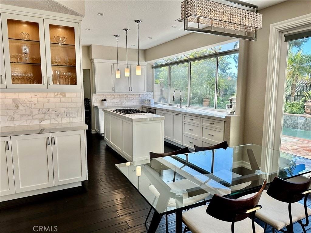 8 Crystalglen - Photo 4 of 26