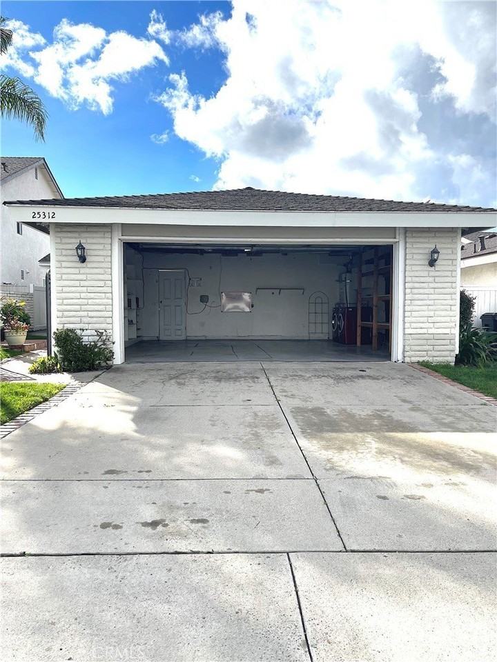 25312 Cassandra Ct - Photo 5 of 50