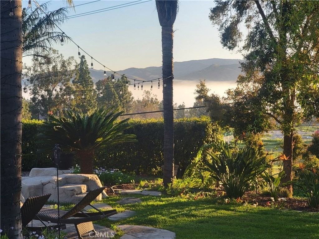 10071 Highcliff Dr - Photo 3 of 31