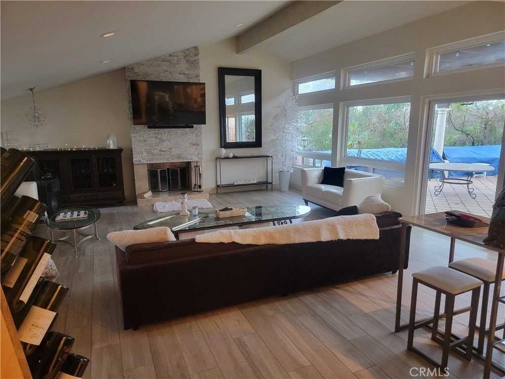 10071 Highcliff Dr - Photo 7 of 31