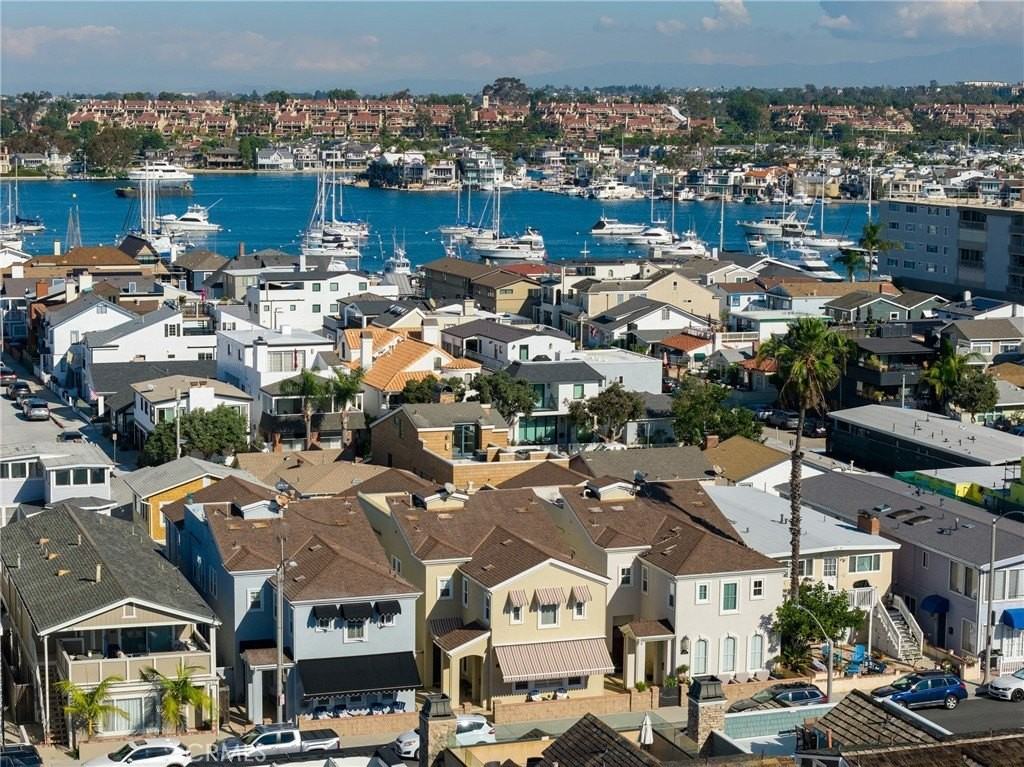 208 E Balboa Blvd - Photo 3 of 44