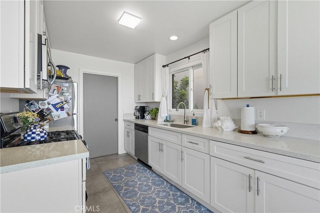 202 W Manchester Ave - Photo 7 of 21