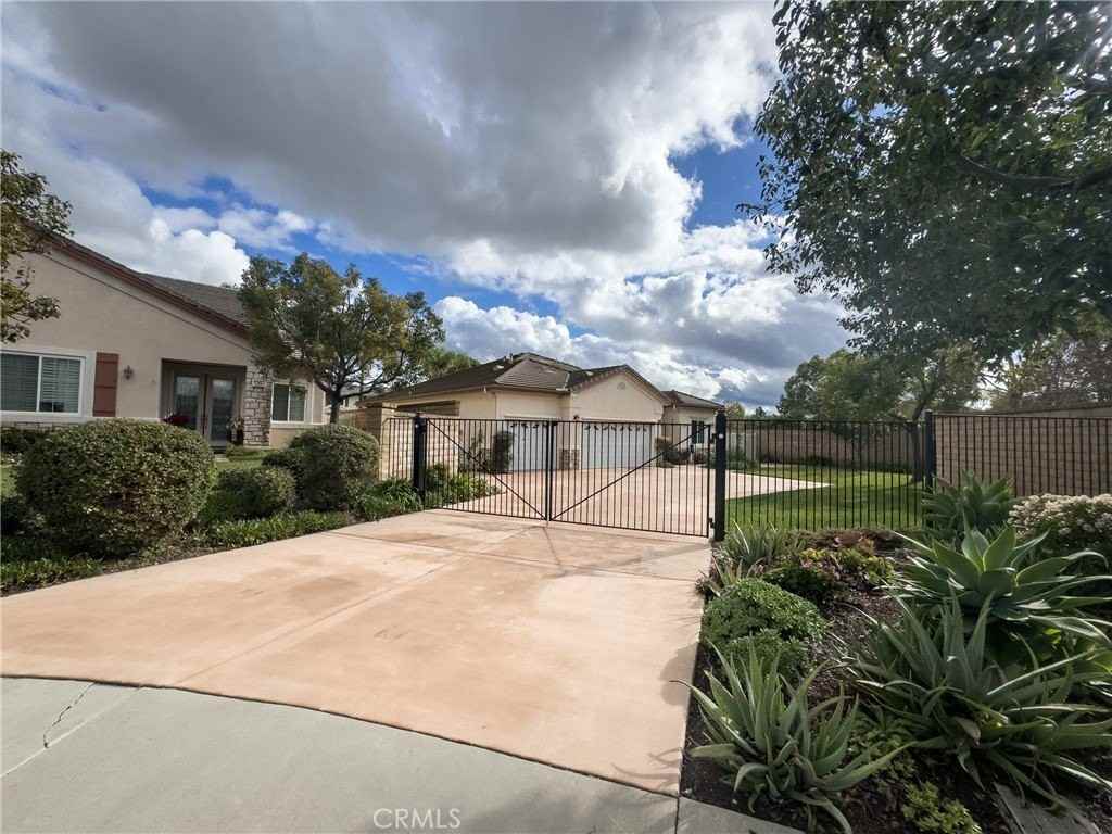 1399 Cordova Ct - Photo 4 of 26