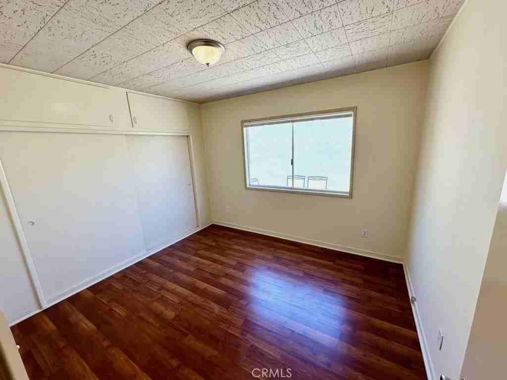 1915 Belmont Ln - Photo 4 of 7