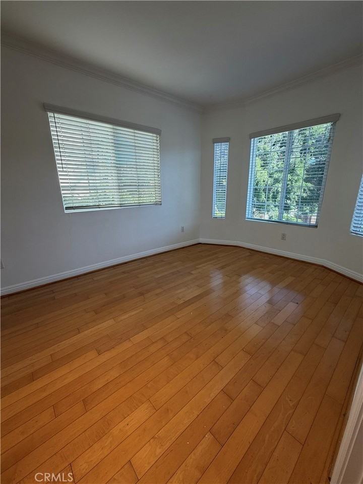 2253 N Gower St - Photo 4 of 21