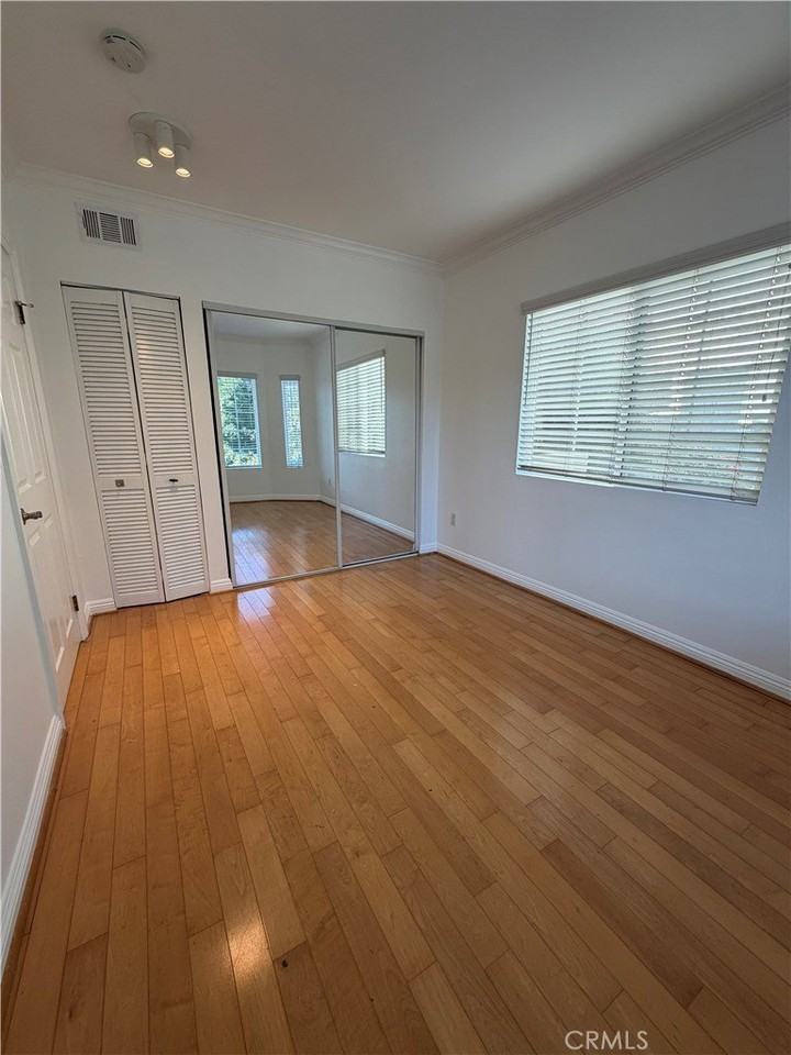 2253 N Gower St - Photo 5 of 21