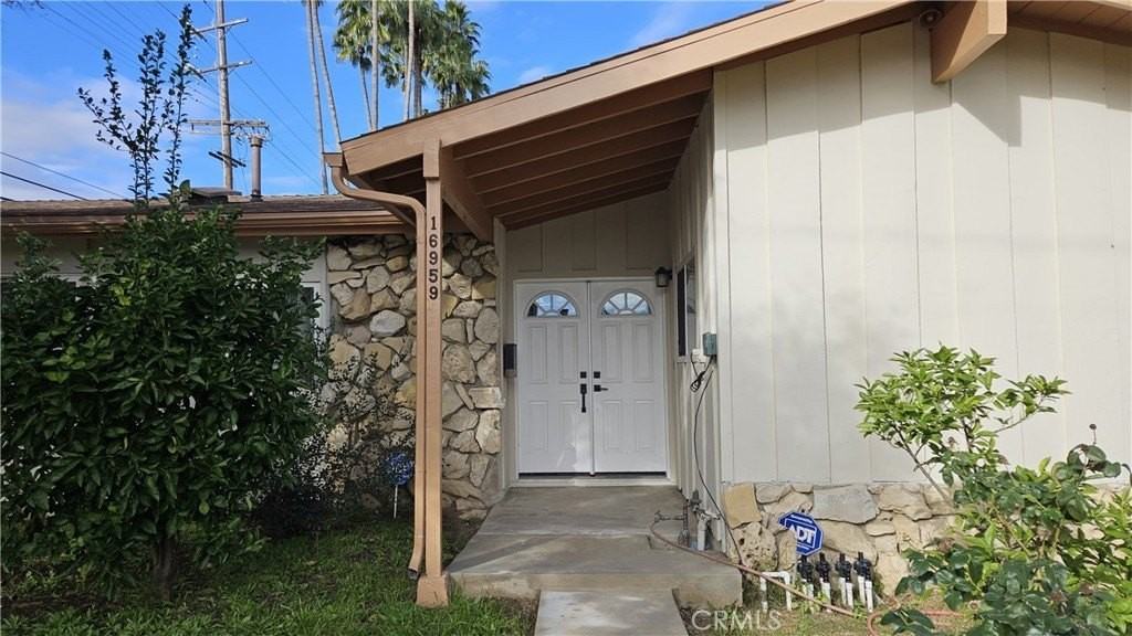 16959 San Jose St - Photo 2 of 28