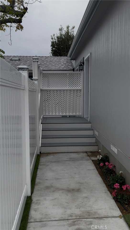 7317 Kelvin Ave - Photo 4 of 24