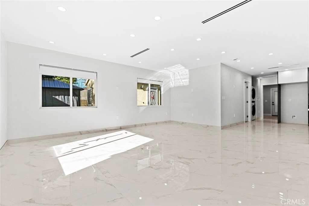 545 Ivy St #B - Photo 5 of 26