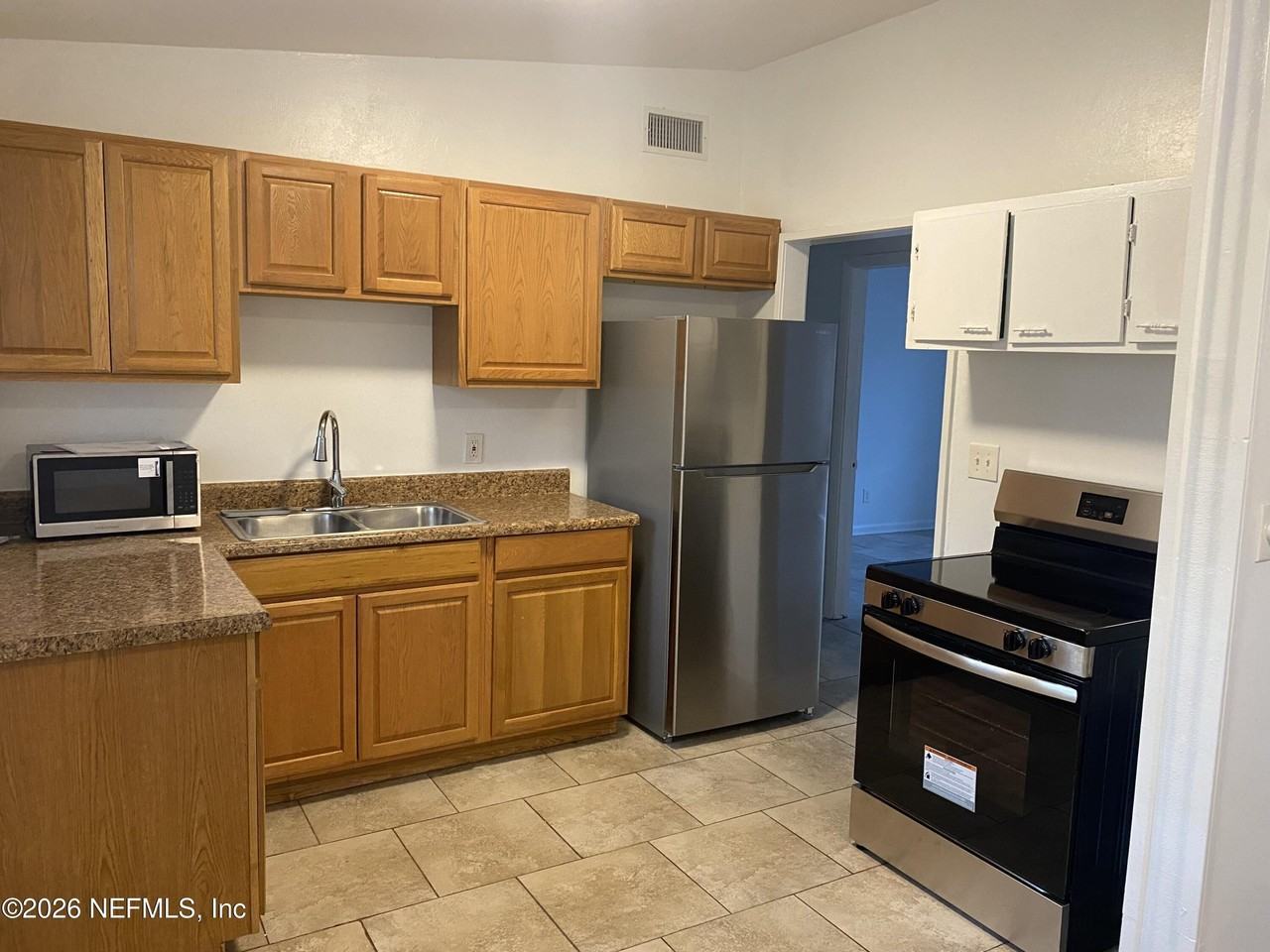 815 La Marche Dr - Photo 3 of 17