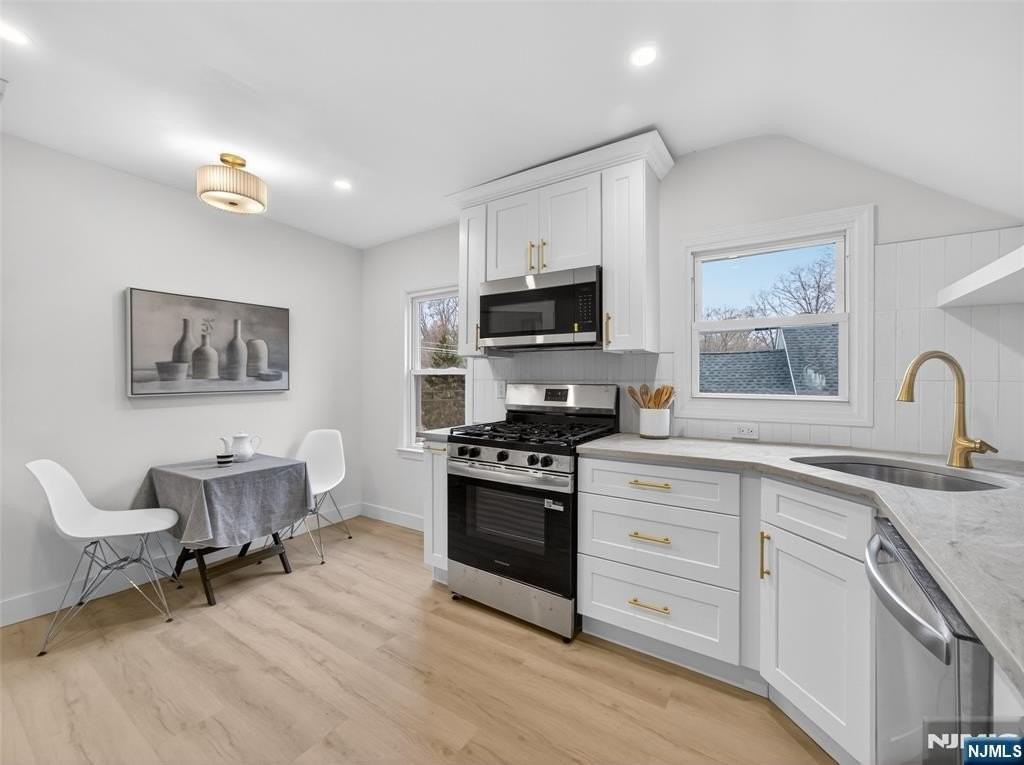 114 Colony Ave - Photo 2 of 12