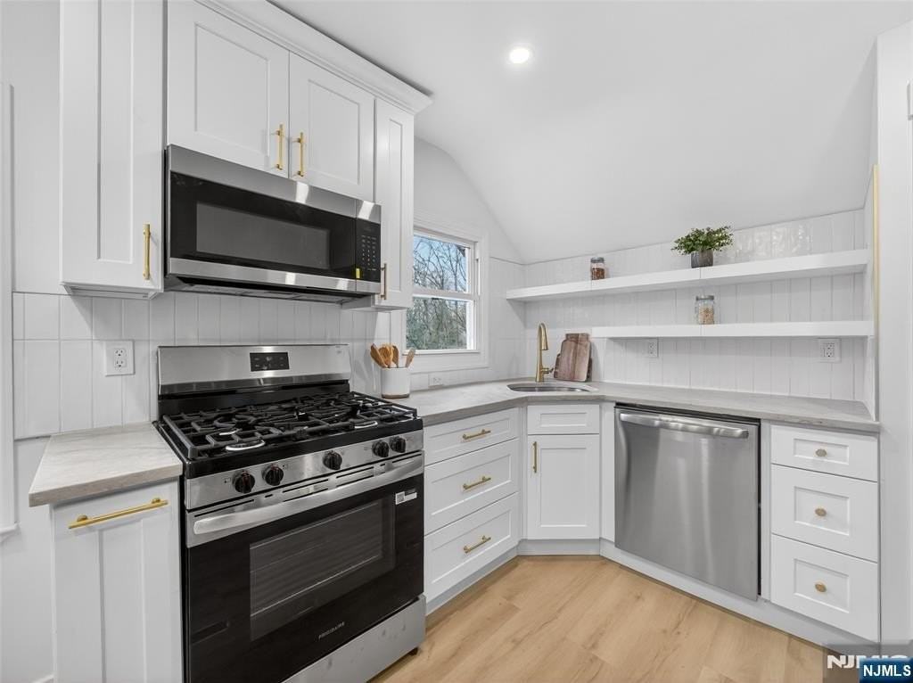 114 Colony Ave - Photo 3 of 12