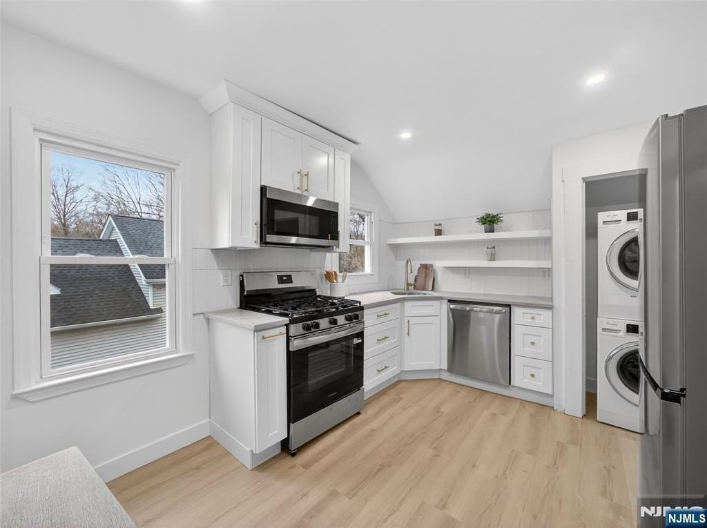 114 Colony Ave - Photo 4 of 12