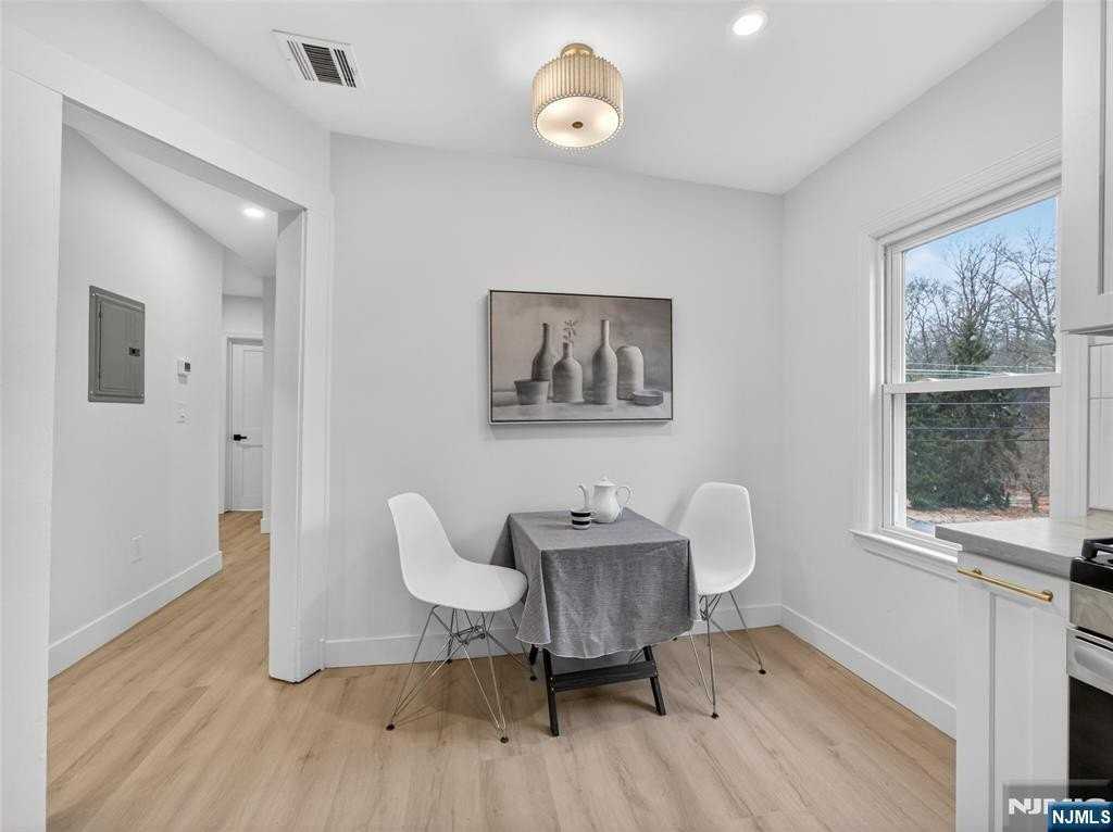 114 Colony Ave - Photo 5 of 12