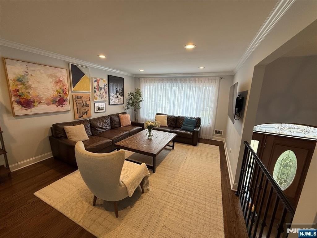 9 Gibbs Rd - Photo 5 of 21