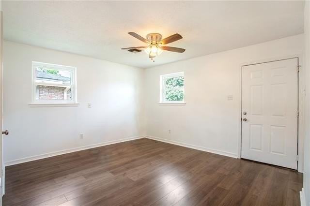 705 N Lester Ave - Photo 2 of 9