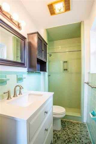 705 N Lester Ave - Photo 5 of 9