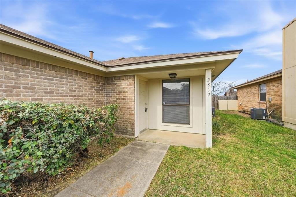 2812 Ridgecrest Dr - Photo 3 of 28