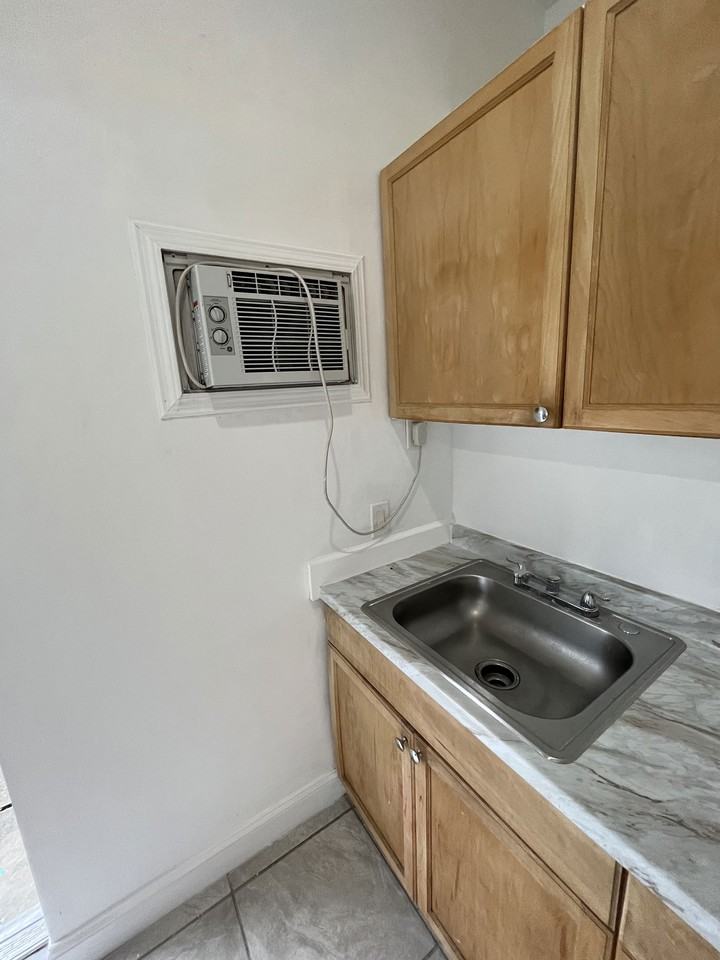 16175 Ne 12th Ave - Photo 4 of 8