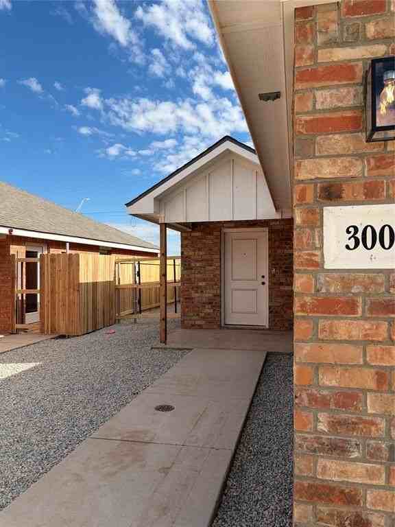 3025 Glennster St - Photo 2 of 20