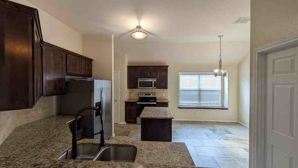 1302 Pajarito Mountain Dr - Photo 3 of 11