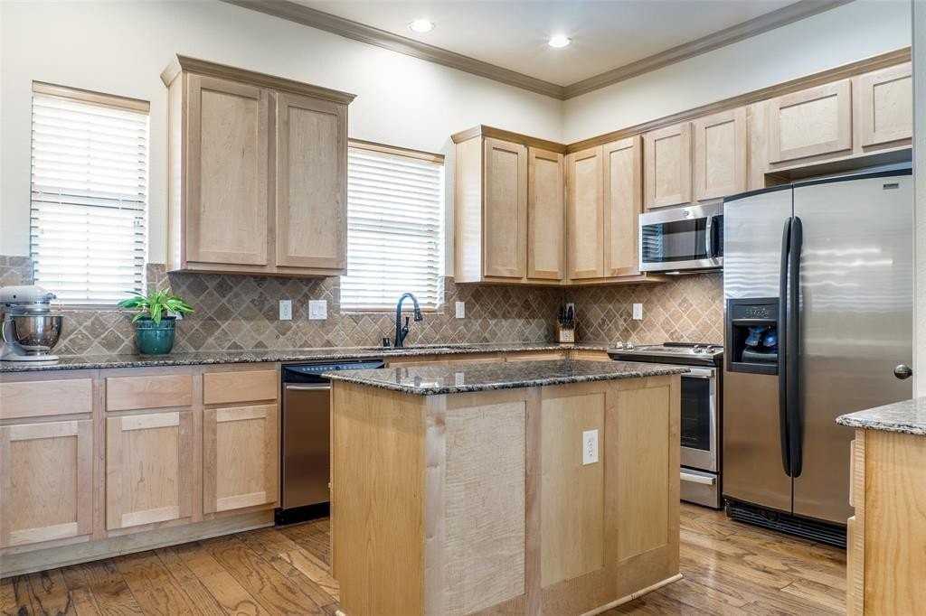 3028 Carmel St - Photo 6 of 25