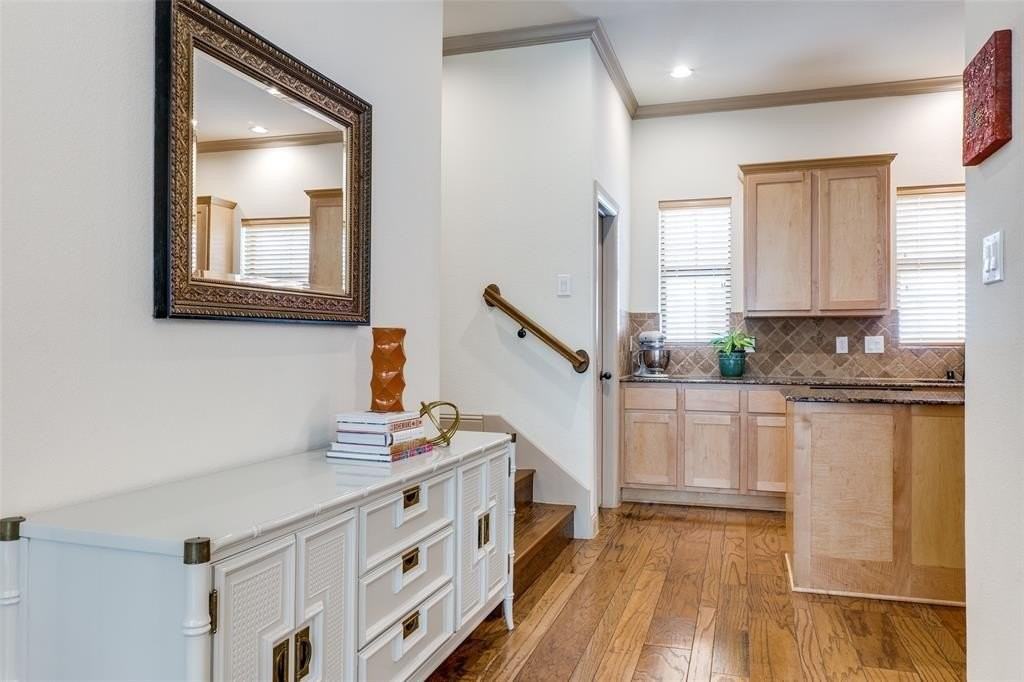 3028 Carmel St - Photo 7 of 25