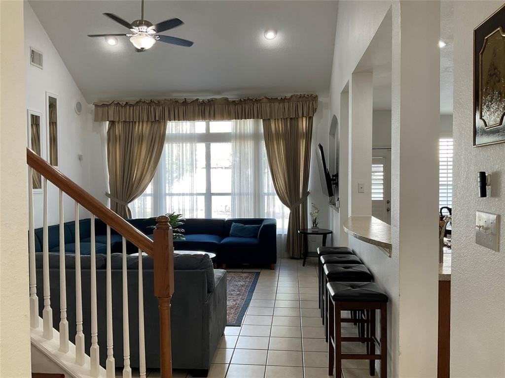 2206 N Carroll Ave - Photo 3 of 34