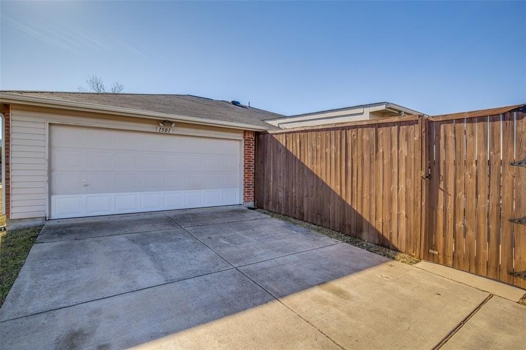 1501 Big Lake Dr - Photo 2 of 32