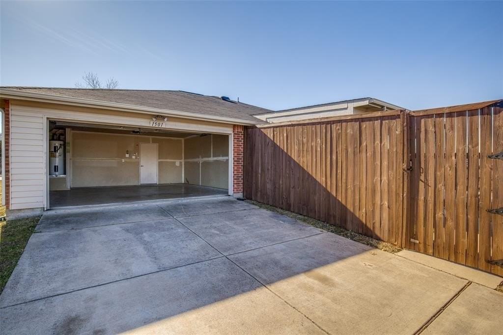 1501 Big Lake Dr - Photo 3 of 32