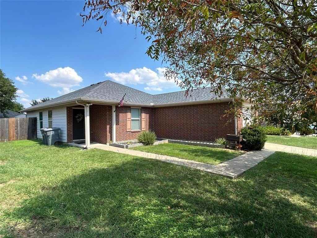 1949 Sampsell Dr - Photo 2 of 15