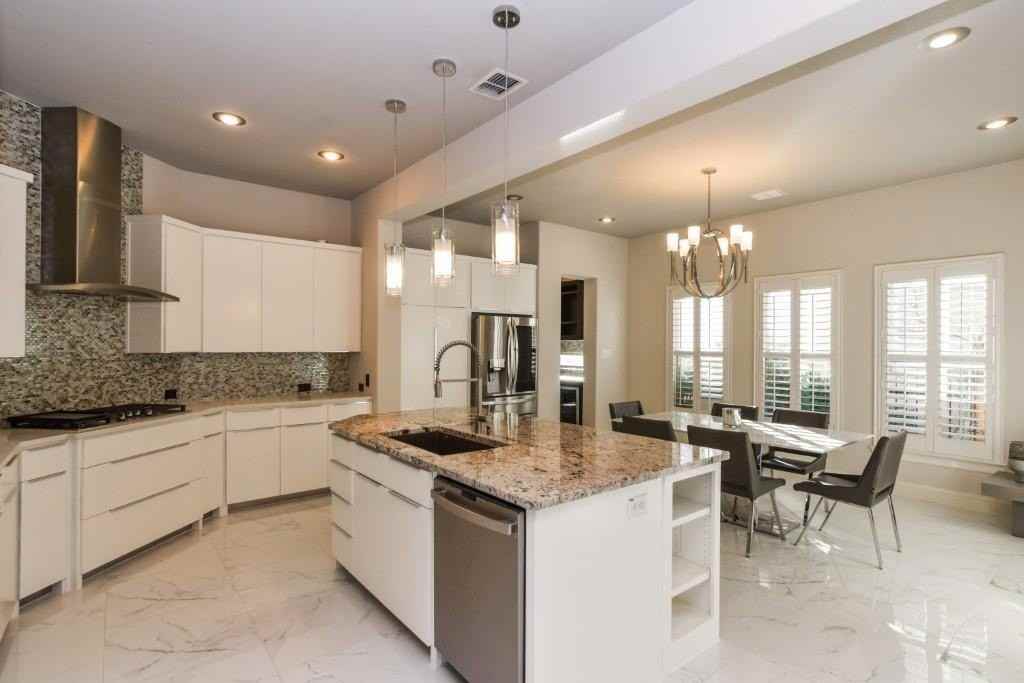 3736 Greenbrier Dr - Photo 5 of 39