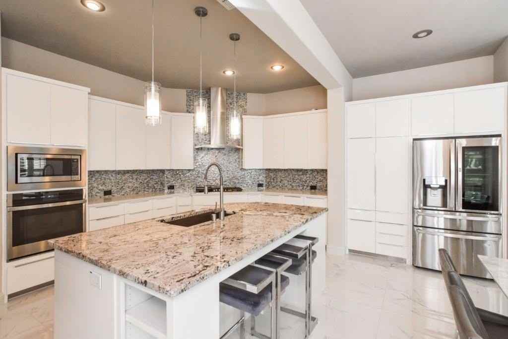 3736 Greenbrier Dr - Photo 6 of 39