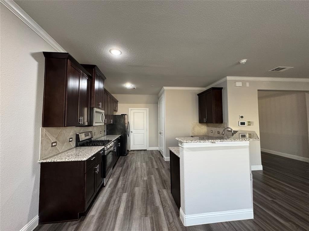 545 Teton St - Photo 4 of 23