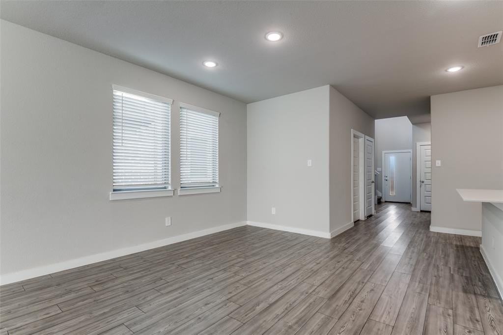 2412 Green River Rd - Photo 4 of 25