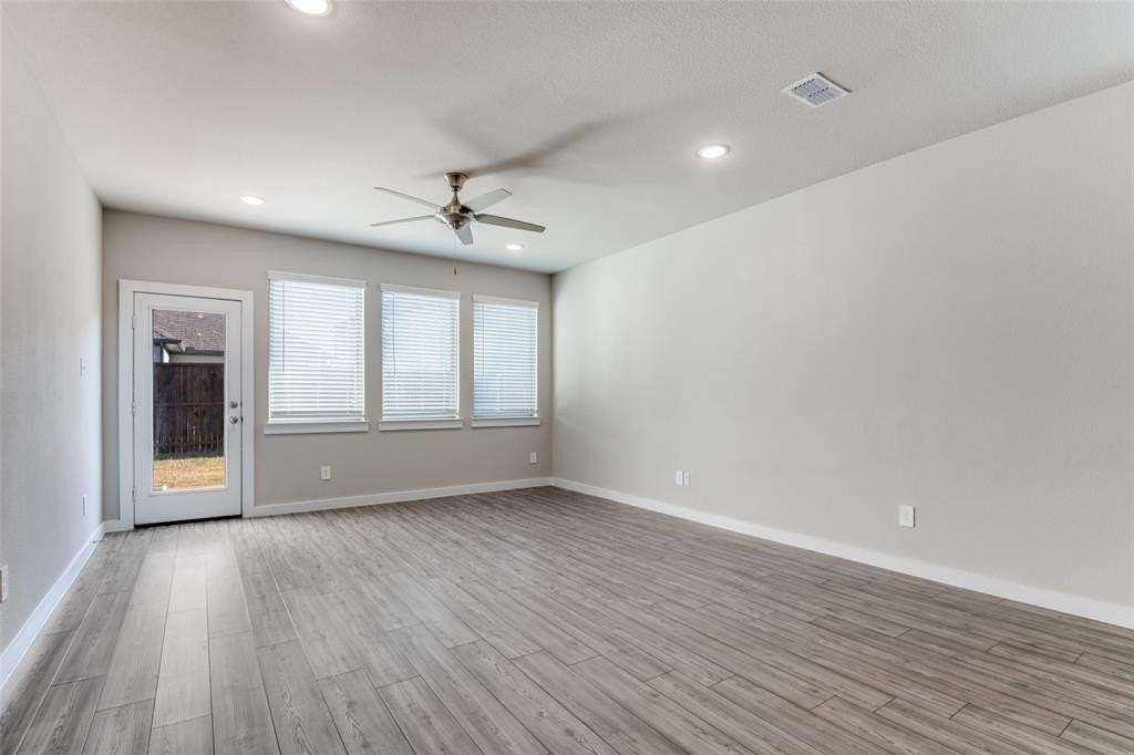 2412 Green River Rd - Photo 5 of 25