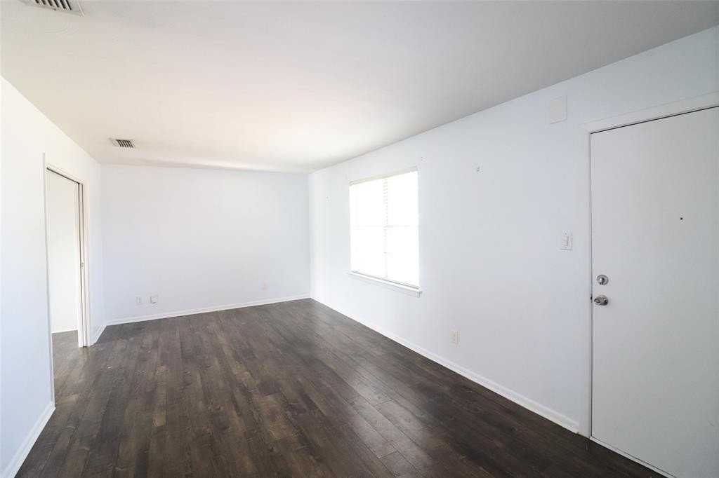 509 W Main St - Photo 3 of 19