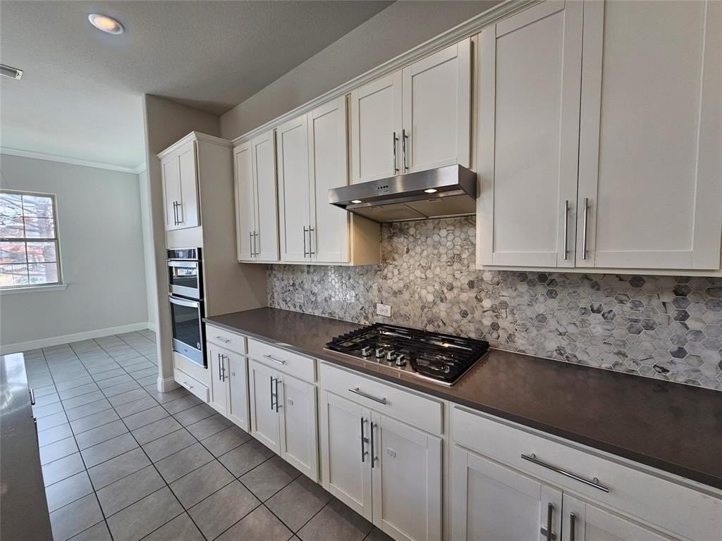 1435 Wittington Pl - Photo 4 of 33